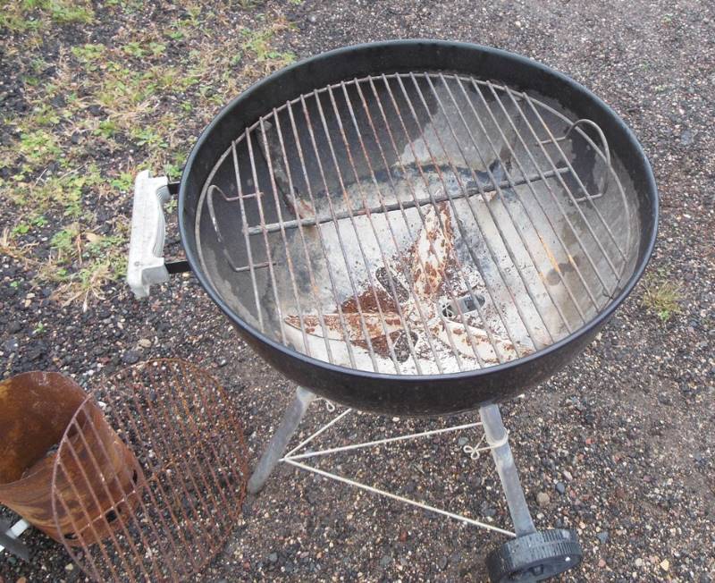 lot 218 image: Weber Charcoal Grill and Grill Insert (See Notes)