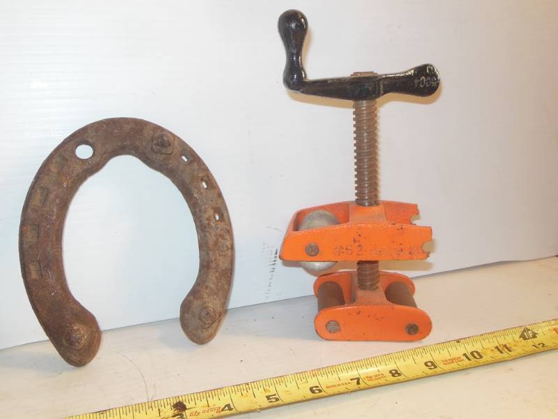 lot 246 image: A Lucky Horseshoe and Not So Lucky Vintage Jorgensen Heavy Duty Band Clamp #62 with BROKEN middle (6203)