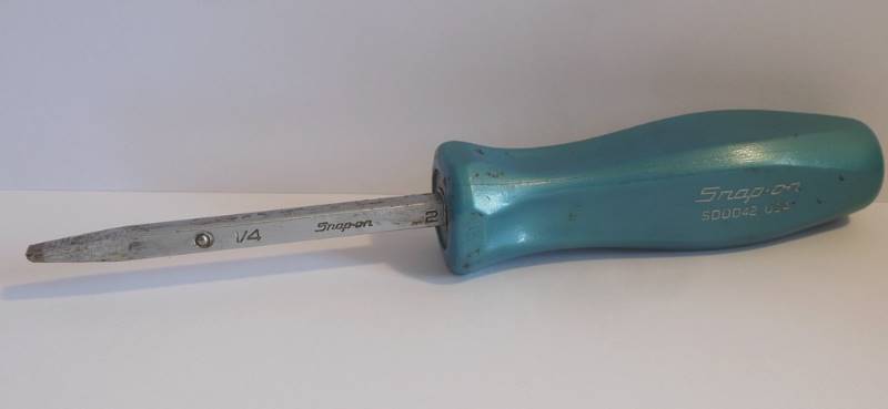 lot 54 image: Snap-on Pearl Blue Reversible 14 inch Screwdriver