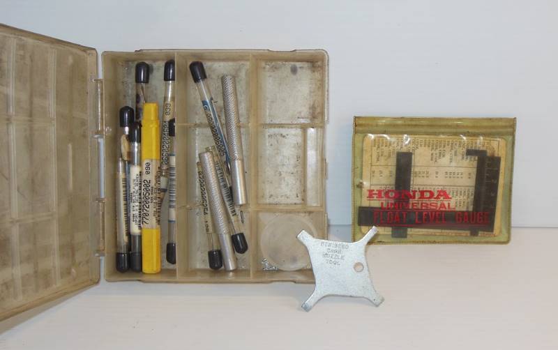 lot 65 image: Honda Universal Float Level Gauge and Briggs & Stratton 19280 Carburetor Nozzle Tool and Multiple Reamers (markings include Str. Sh. Str. Flute varying sizes)