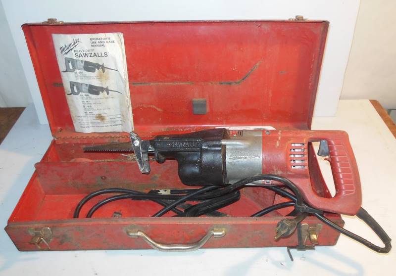 lot 90 image: Heavy Duty Milwaukee Sawzall Model 6580 in Original Steel Box - Working (could use a new cord - see pics)