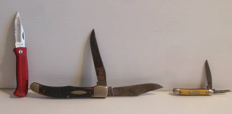 lot 100 image: Three Knives (Pocket, collectible, vintage, etc.)  (left to right) Red Pocket knife marked kershaw D.W.O.  3001 Japan, Vintage Western U.S.A. 062 Folding 2 Blade Hunting Pocket Knife , Vintage Folding Colonial Prov. U.S.A. Pocket Knife