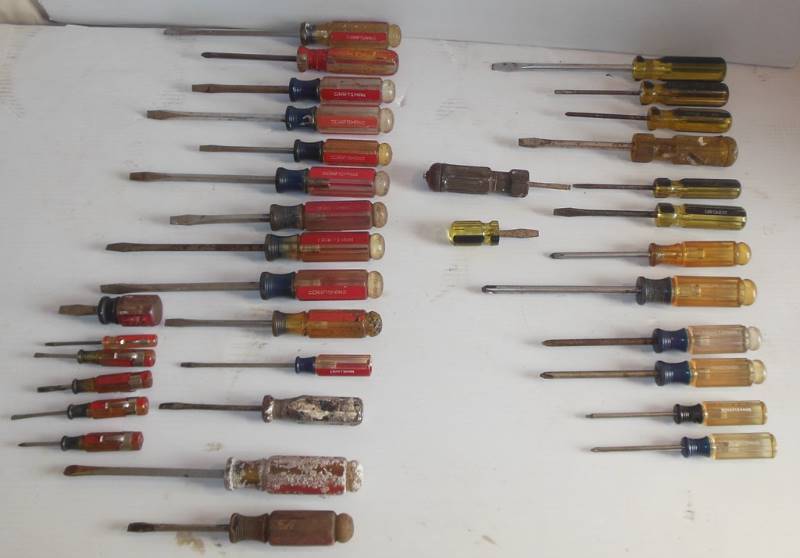 lot 125 image: Craftsman (mostly) Screw Drivers, Flat head and Philips head