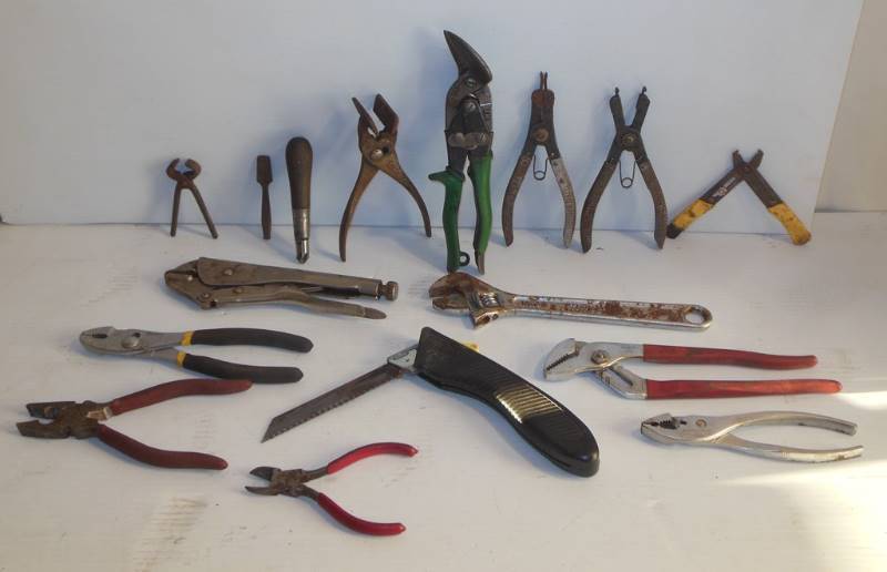 lot 129 image: Wiss M7 Snips, as well as some Wonderful and Unique Tools