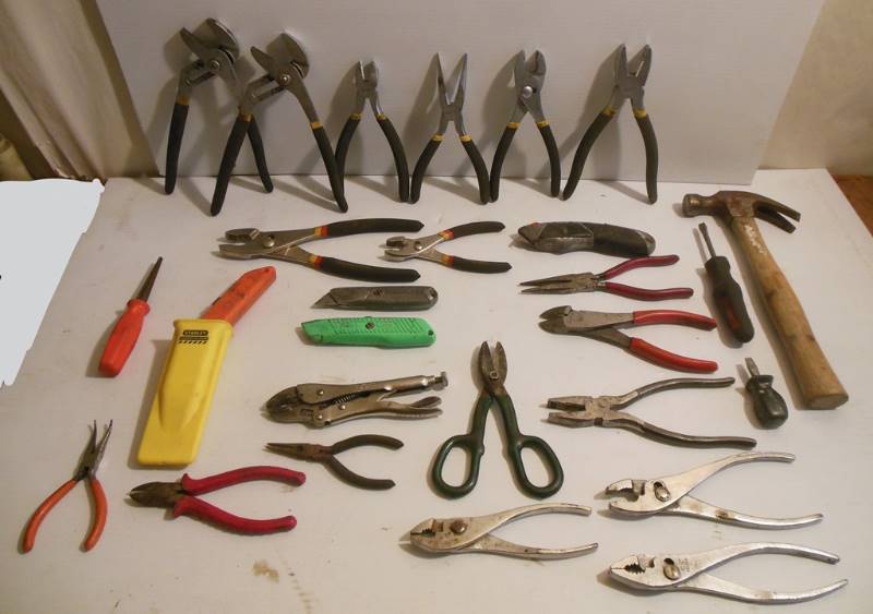lot 131 image: Used Tools Including Workforce Brand Cutters, Snips, Pliers, Vice Grip Pliers, Reamer, Box Cutter and Holder