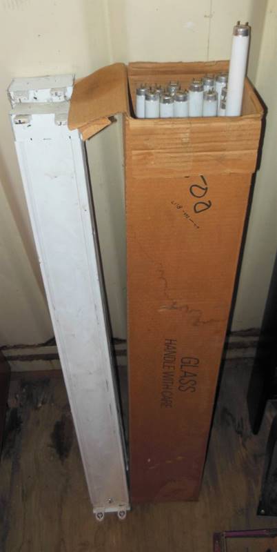 lot 173 image: Two 4 Foot Ballasts with 13 Fluorescent Bulbs