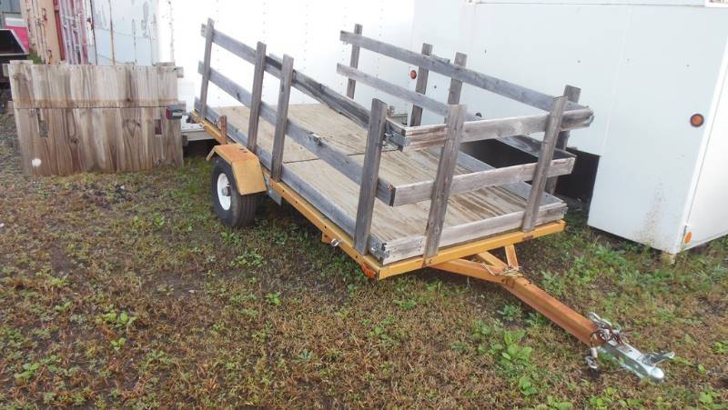 lot 179 image: Small Light Duty Utility Trailer with New Replacement Light Included (SEE NOTES)