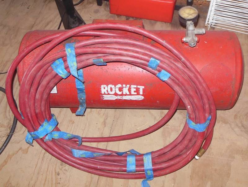 lot 190 image: Air Tank and Hose (300 PSI hose) - Valve Component needs replacing