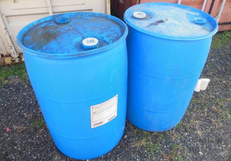 lot 194 image: Two Blue Plastic 55 Gallon Drums  Barrels - SEE NOTES