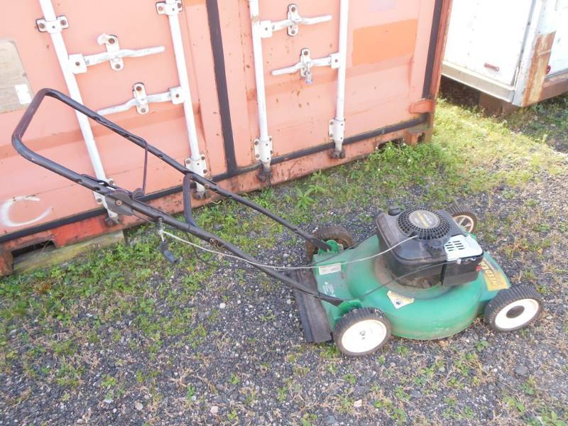 lot 197 image: Weedeater Lawnmower - Needs Some TLC
