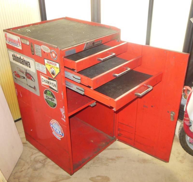 lot 205 image: MAC Tools Side Cabinet with Original MAC Tools KEY