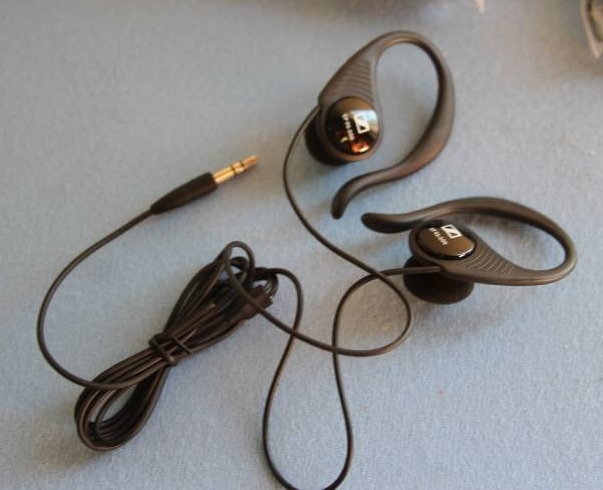 lot 49 image: Lot of Ten (10) NEW Sennheiser EP01 Lightweight Stereo Headphones