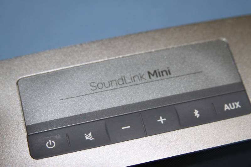 lot 6 image: Bose SoundLink Mini Wireless Bluetooth Speaker with Docking  Charging Base & Power Supply