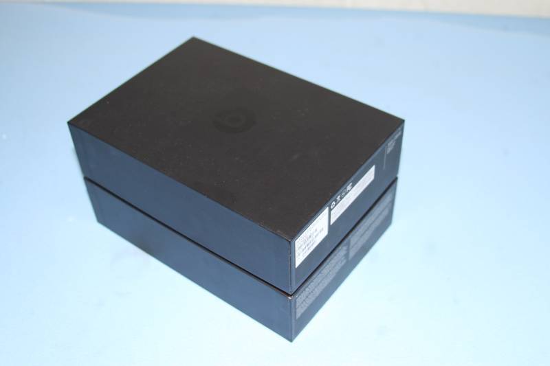 lot 11 image: Beats by Dre Solo3  Solo 3  Headphones Wireless On-Ear  Over-the-Ear Headphones