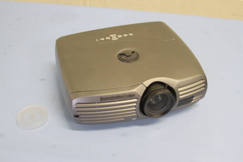 lot 26 image: ProjectionDesign EVO22 SX Zoom GP2 ComputerVideoMultiMedia HD Home Theater Projector