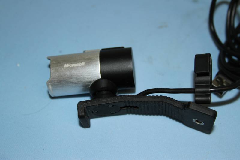 lot 29 image: Lot of 3 Microsoft & Logitech Webcams
