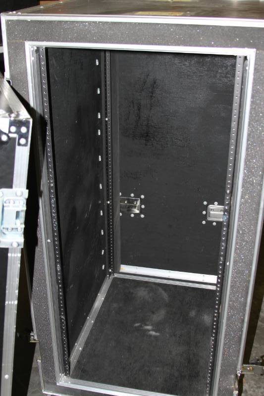 lot 61 image: StarCase Star Case Hard Sided Mobile Case with Audio  Video Equipment Rack & Heavy Duty Casters