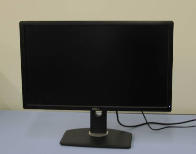 lot 63 image: Dell UltraSharp U2711b 27 Widescreen Flat Panel Monitor  Display WQHD High Definition 2560x1440 Resolution