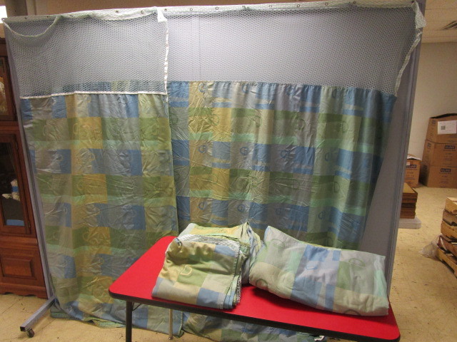 HOSPITAL-STYLE PRIVACY CURTAINS