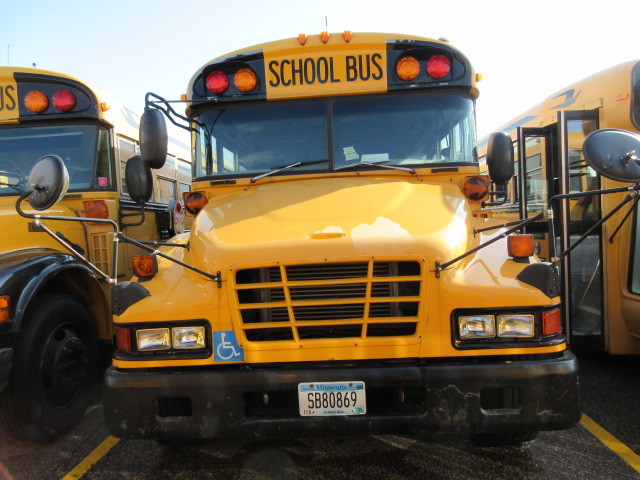 lot 566 image: 2005 BLUEBIRD SCHOOL BUS HANDICAP ACCESSIBLE
