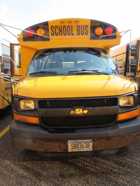 lot 621 image: 2006 THOMAS SCHOOL BUS
