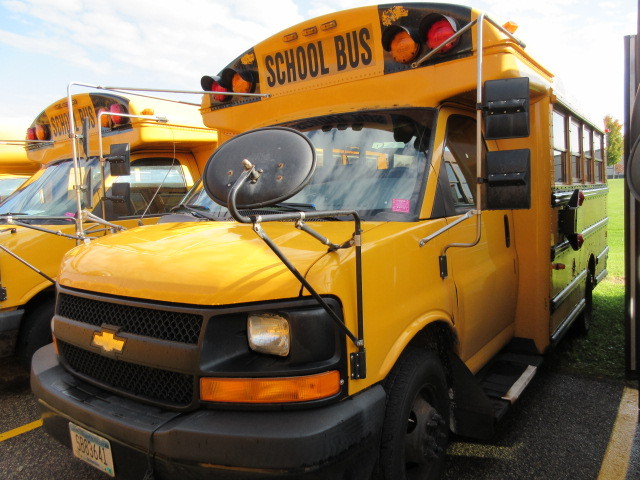 lot 618 image: 2006 THOMAS SCHOOL BUS