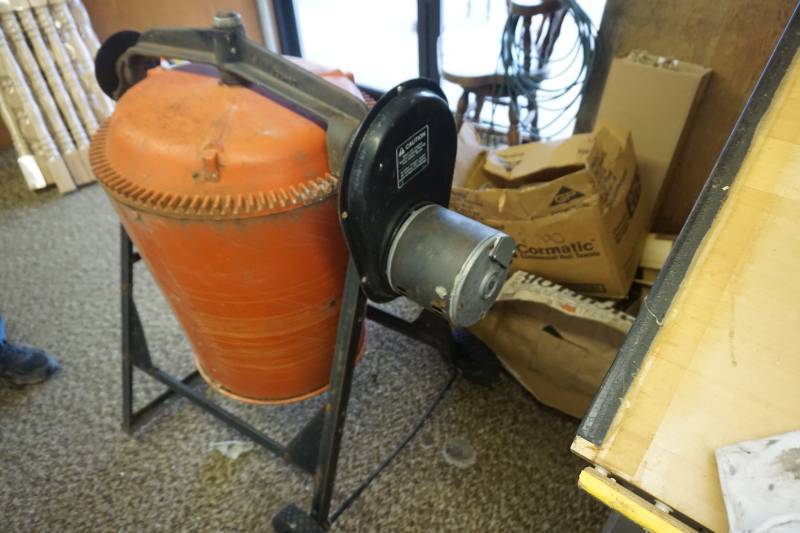lot 7 image: Electric Cement Mixer