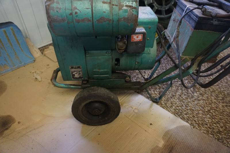 lot 10 image: Wheeled Gas Powered Battery ChargingJump Starting Unit