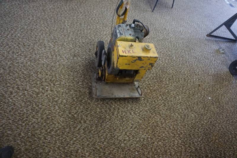 lot 12 image: Kelley Brand Power Tamper Vibratory Plate Packer