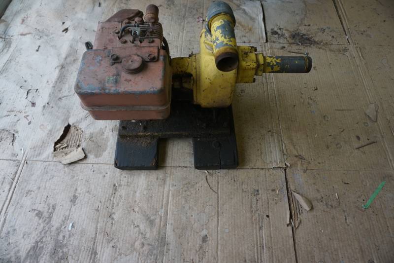 lot 40 image: Gas Powered 1 12 Trash Pump