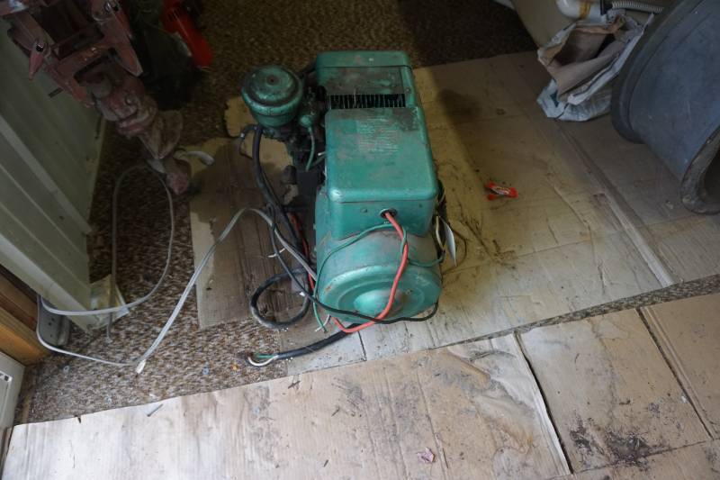 lot 42 image: Onan Motor Home Generator