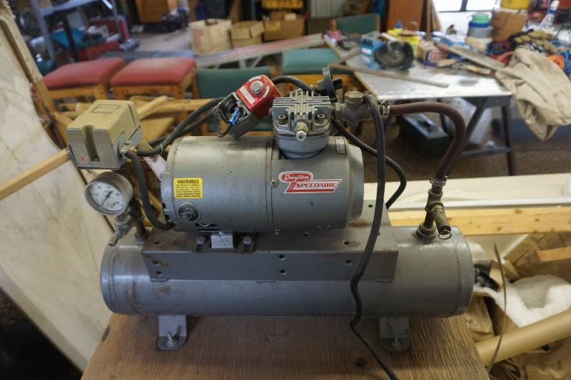 lot 43 image: Dayton Speedaire 16 hp CO2 Air Compressor Unit