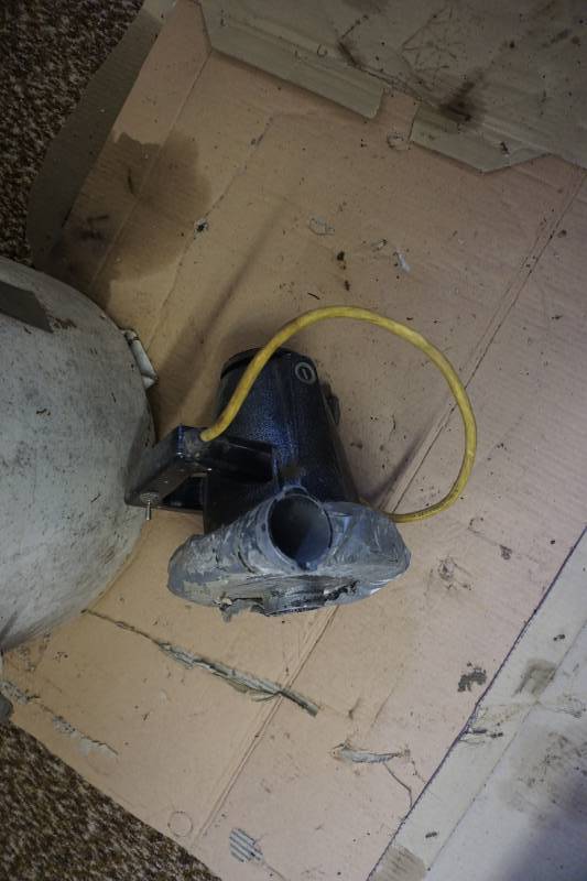 lot 23 image: Electric Cellulose Insulation Blower With Hoses