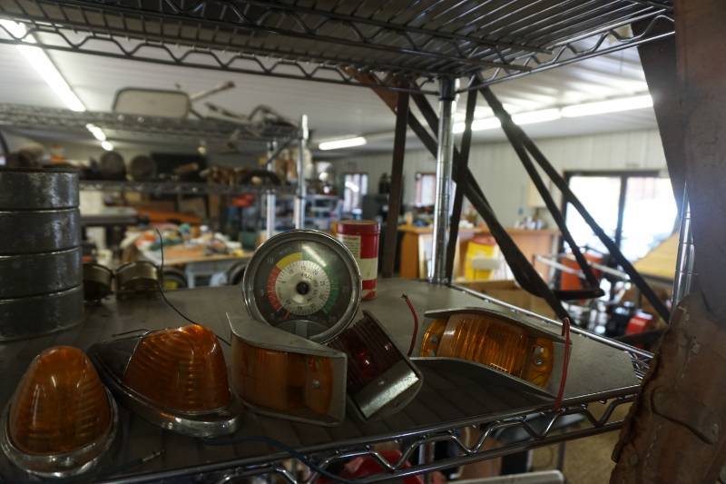 lot 59 image: Lot of Truck Cab Lights