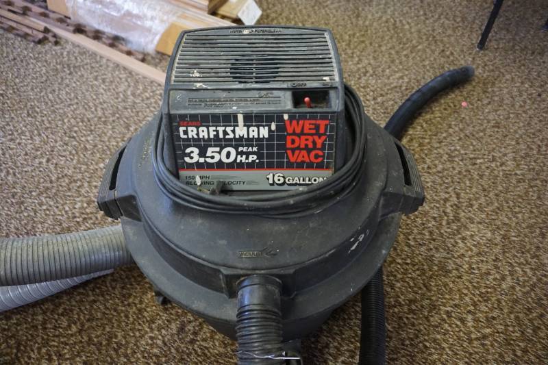 lot 37 image: Craftsman 3.5 hp 16 Gallon Wet Dry Vac