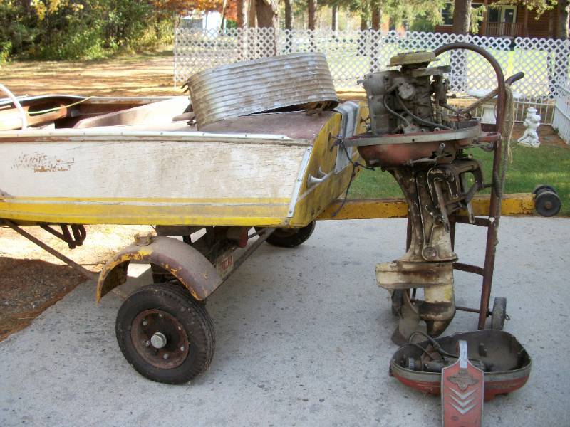 lot 1 image: Vintage 1941 Aristo Craft Mid-Century Wooden Boat with Trailer