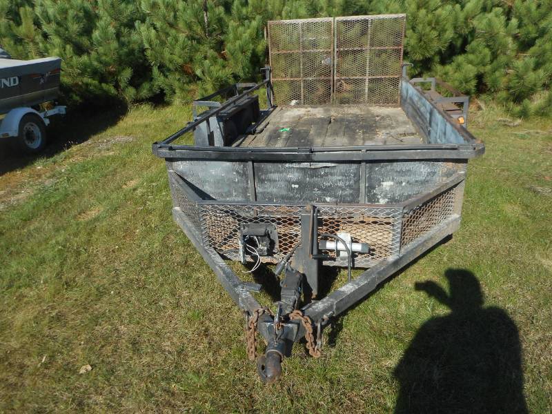 lot 5 image: Heavy-Duty Tandem-Axle Trailer