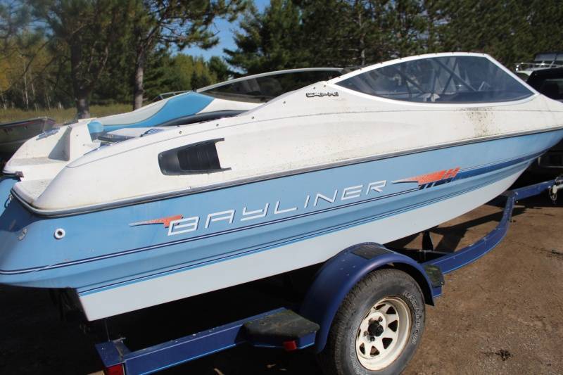 lot 38 image: 1992 Bayliner Boat