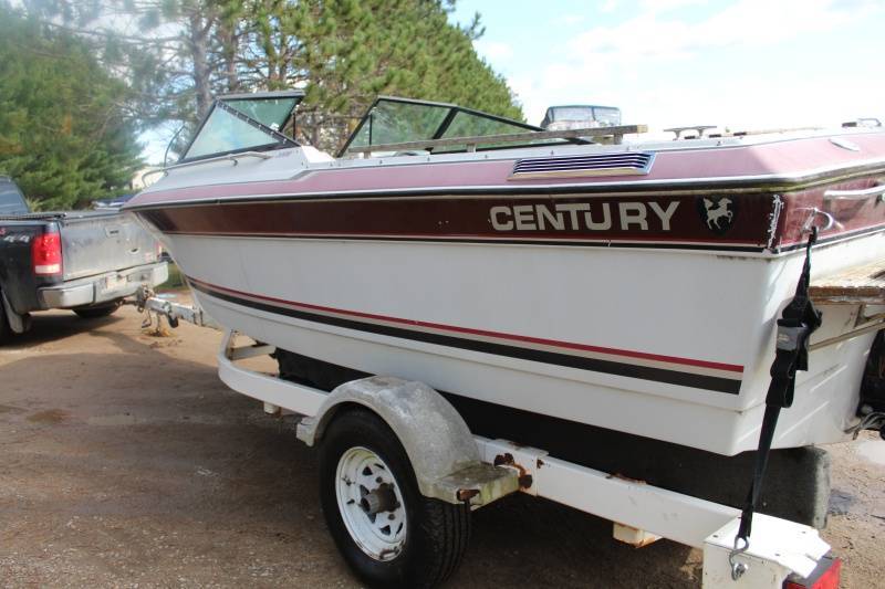 lot 43 image: Century 3000 Aluminum Boat