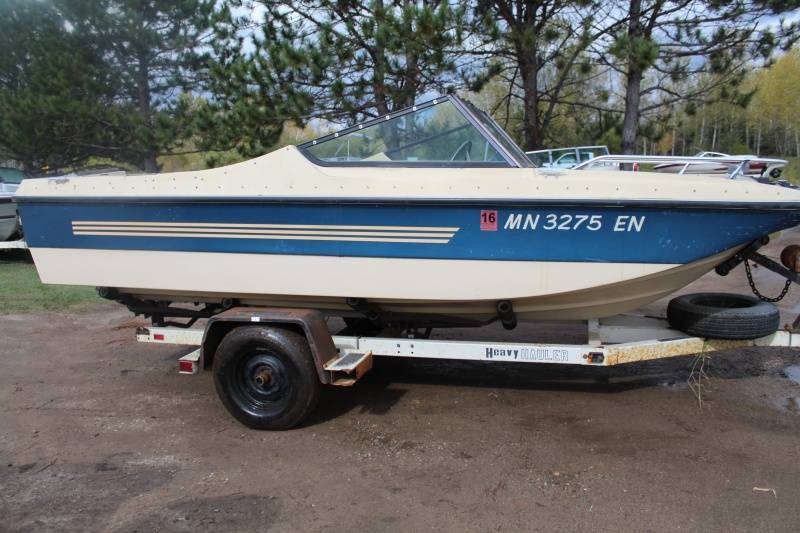 lot 44 image: 1979 Silverline Fiberglass Boat