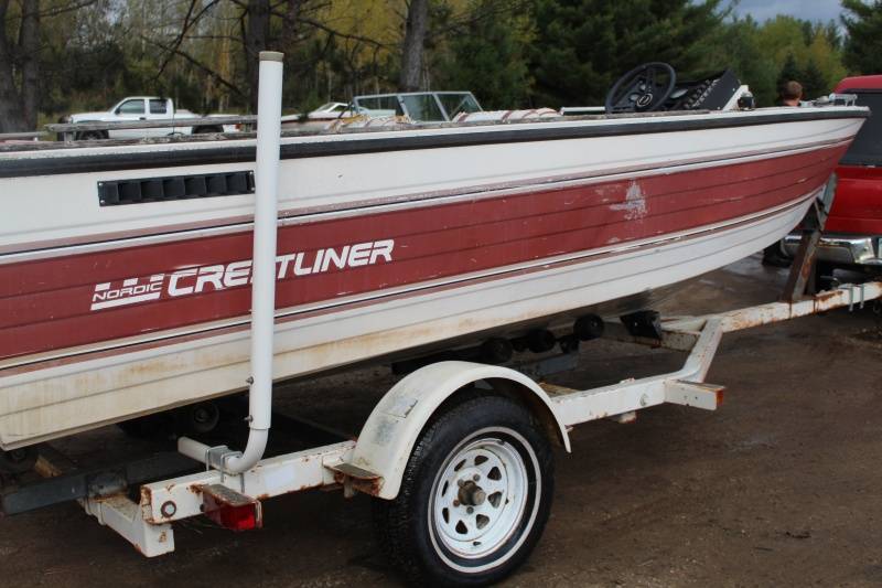 lot 45 image: Crestliner Nordic Aluminum Boat
