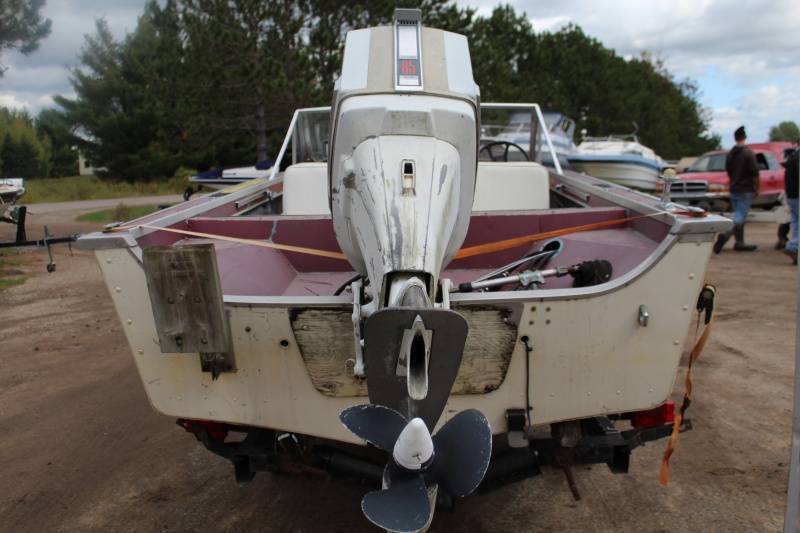 lot 49 image: 1974 Starcraft 16 Aluminum Boat