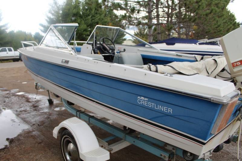 lot 55 image: 1976 Crestliner Muskie 15