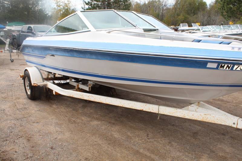lot 57 image: 1988 Sea Ray 16 Boat
