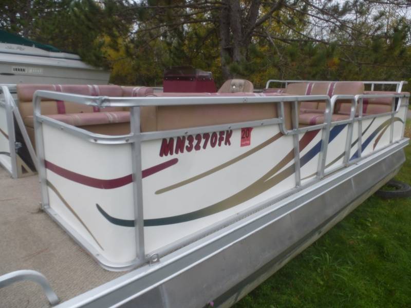 lot 1 image: 1988 Eroca Pontoon 21