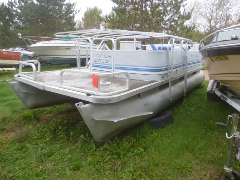 lot 3 image: 1994 Northwoods Pontoon 20