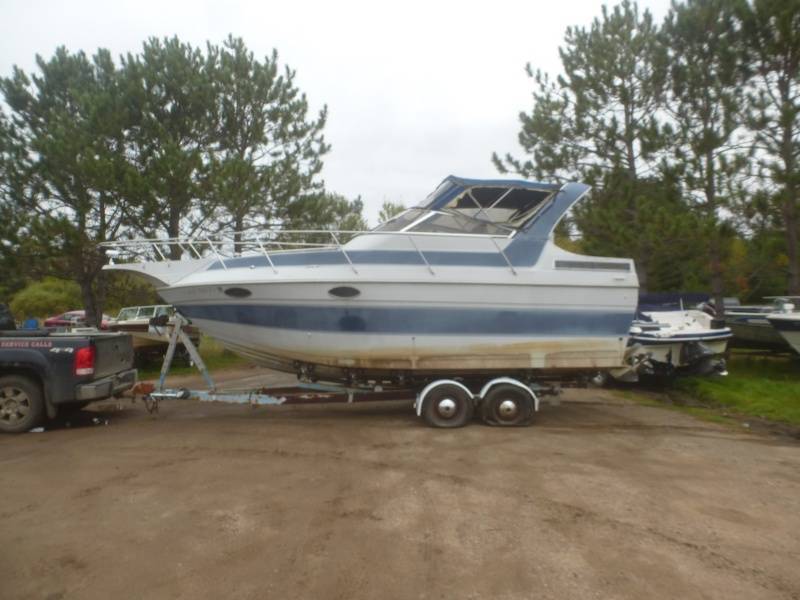 lot 6 image: 1988 Sea Ray Sun Runner 25
