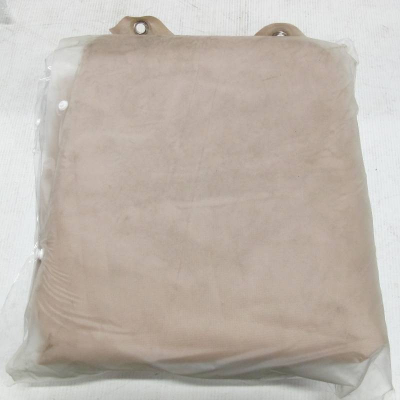 lot 37 image: Heavy Duty 72 in Round Table and Chairs Cover