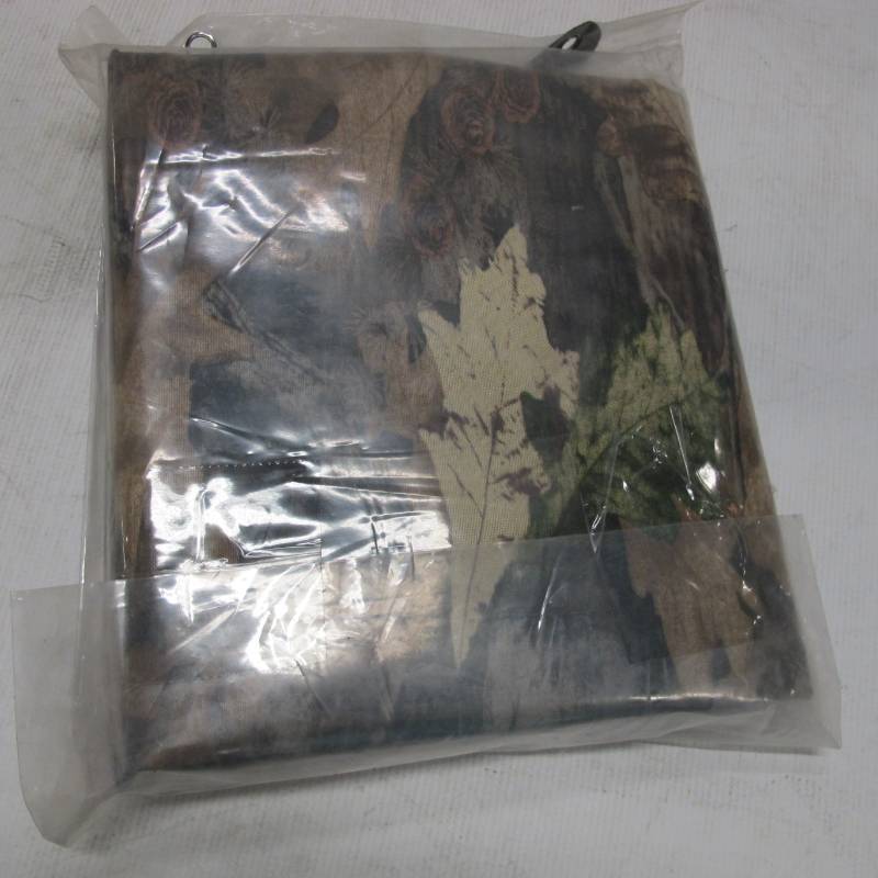 lot 54 image: Camo-Q Kamado Grill Cover