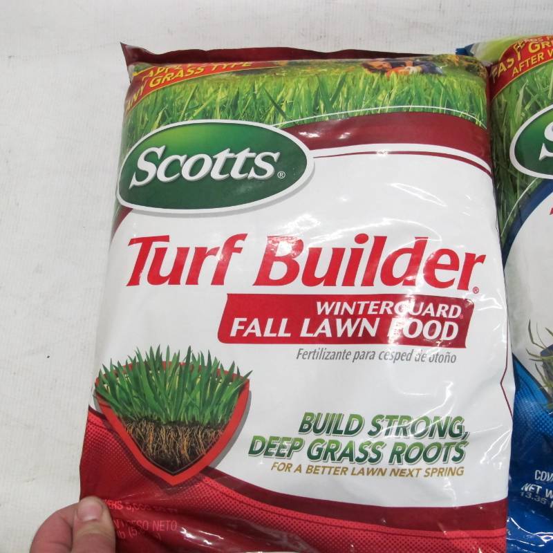 lot 133 image: Trio of Scotts Turf Builder Lawn Food Bags - Winterguard, Summerguard, Halts Crabgrass Preventer - 5000 Sq Ft